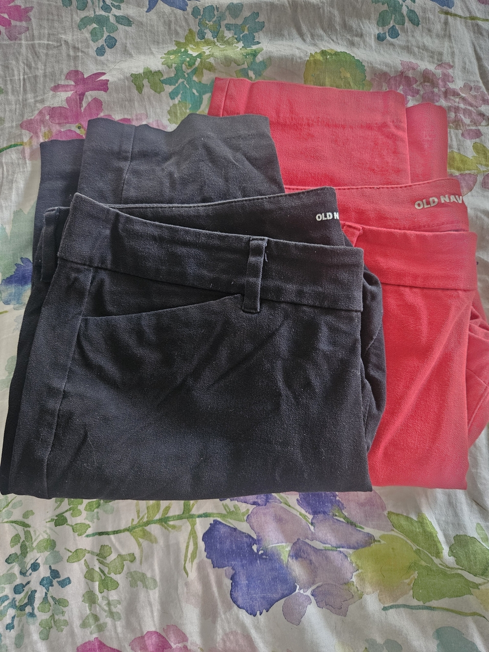 Bundle Women's Old Navy Pixie Pants - Black and Red